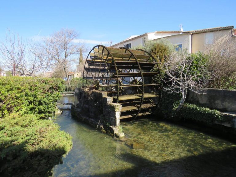 Les Roues Aubes De Lisle Sur La Sorgue Une Histoire D Eau Et D